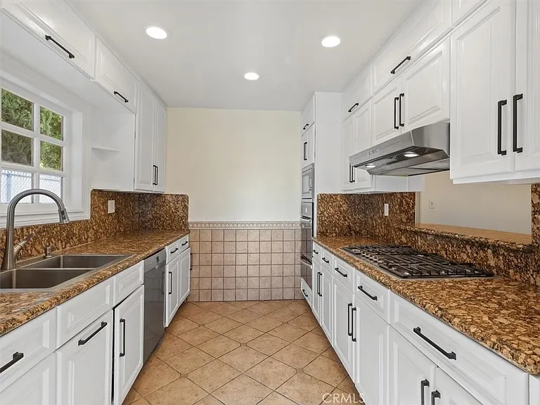 8501 Enfield Ave — Photo 5