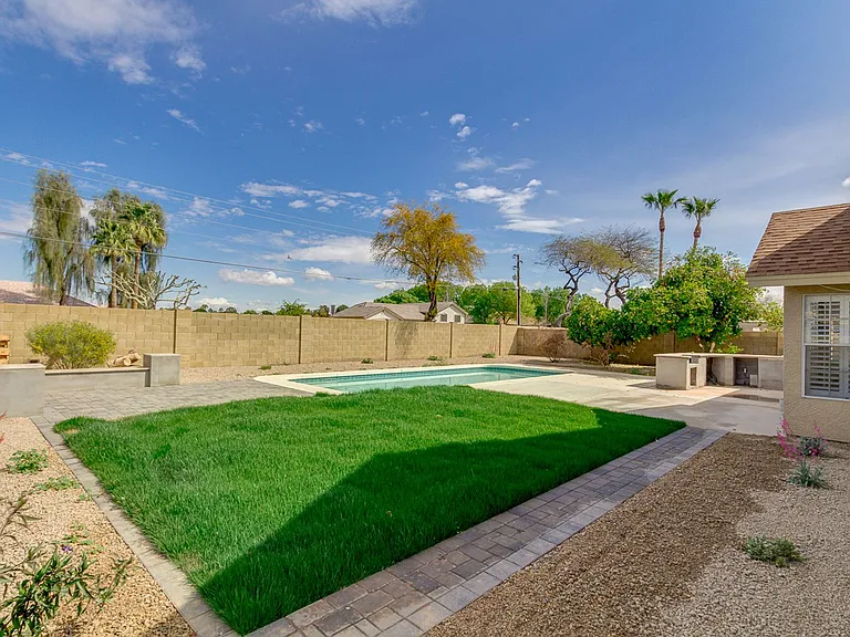 4314 E Juanita Ave — Photo 2