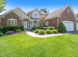 7533 Setters Pointe Dr, Brighton, MI 48116