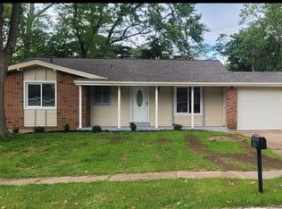 5372 Priorybrook Rd, Florissant, MO 63033