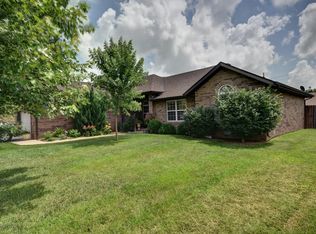861 Tracy Ln, Mount Vernon, MO 65712
