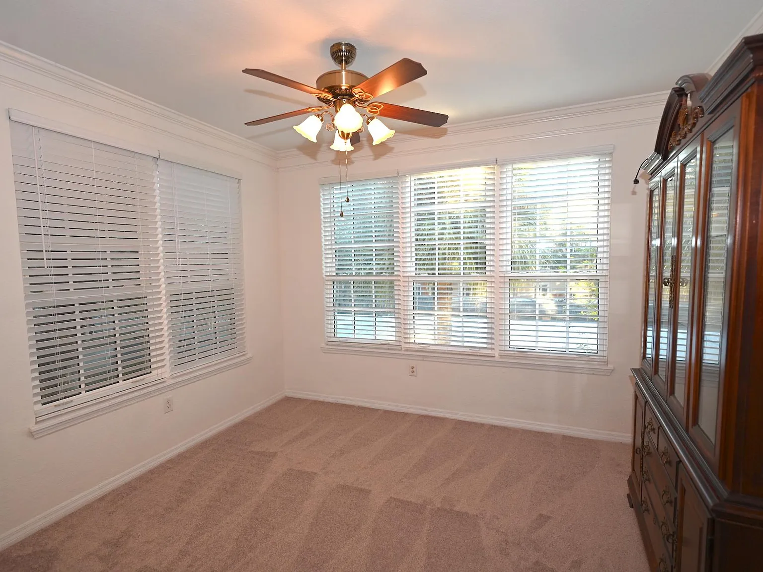 2 bed, 1209 sqft, $2,300 — Photo 4