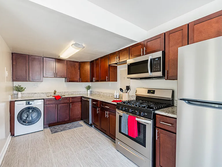 The Hanover Apartments — Photo 24