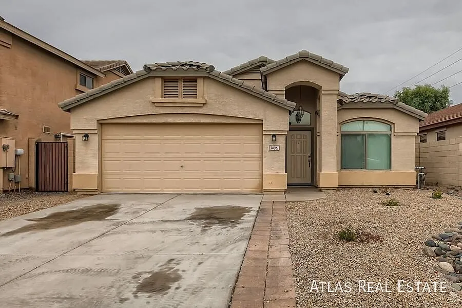 Single Story 4 bedroom home with covered patio and 2 car garage! — Photo 1