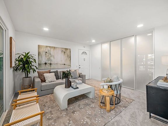 3rd image of 8581 Villa La Jolla Dr APT P