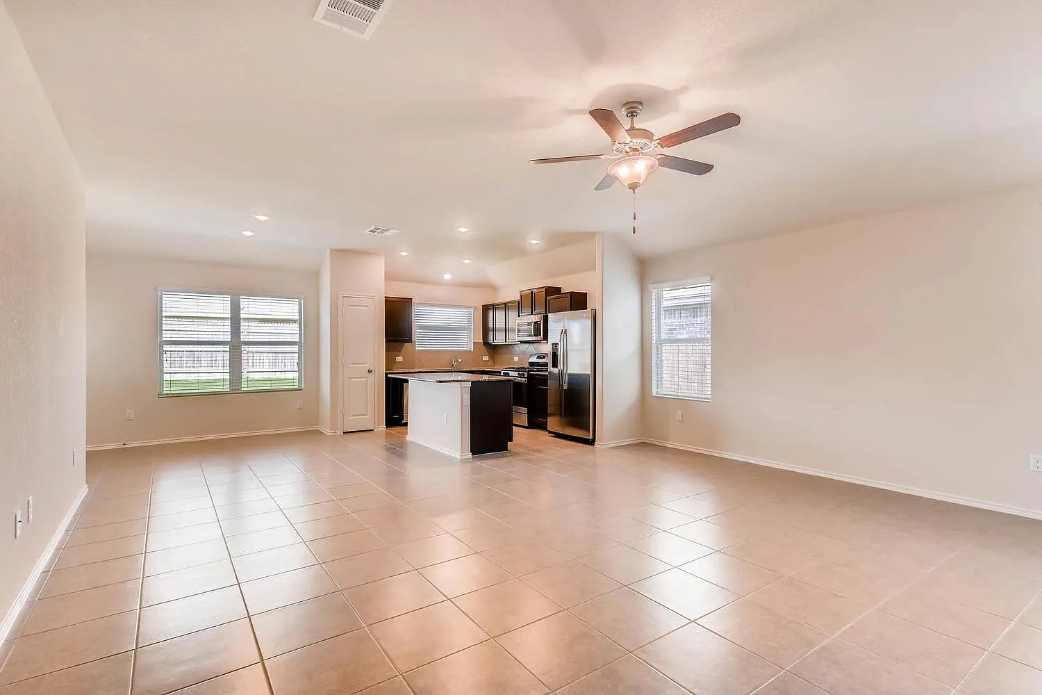 3 bed, 1628 sqft, $2,100 — Photo 1
