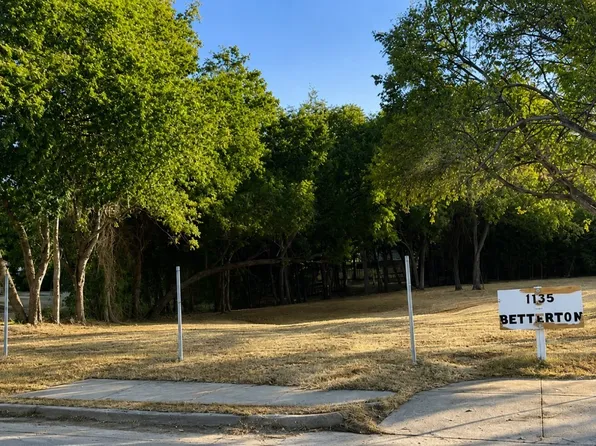 1135 Betterton Cir, Dallas, TX 75203