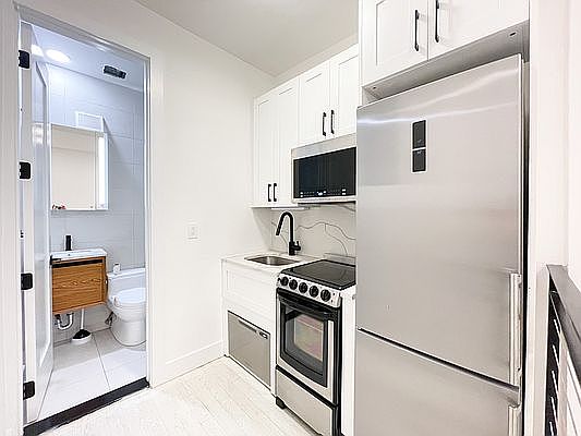 1st image of 750 Washington Ave #1