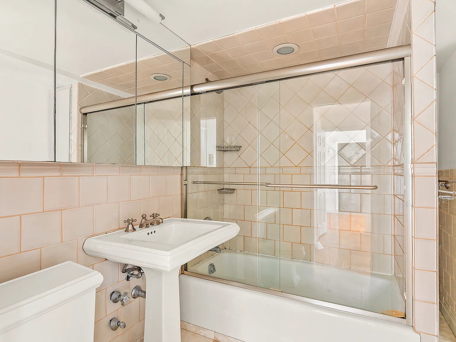 420 East 55th Street — Photo 3
