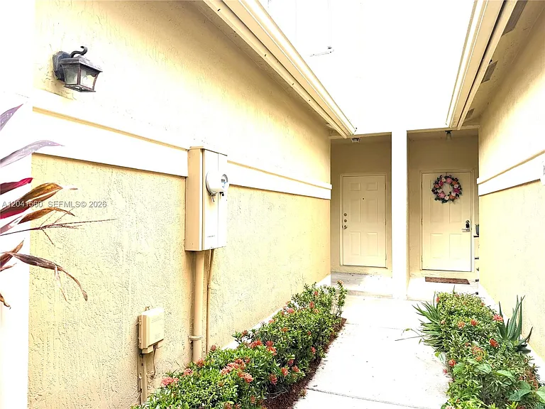 2560 Cordoba Bnd #2560 — Photo 2