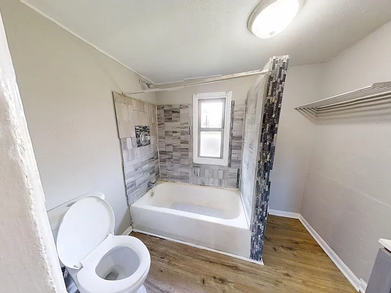 5009 Magoun Ave #D — Photo 10