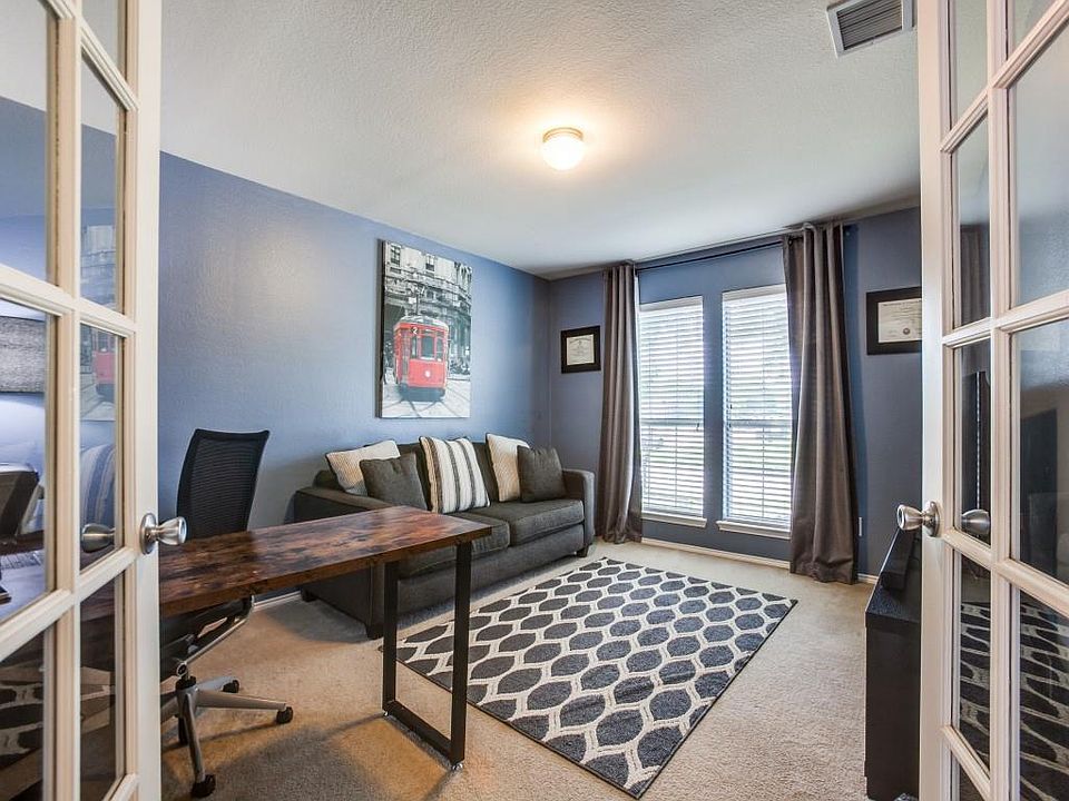 1st image of 302 Highland Fairway Ln