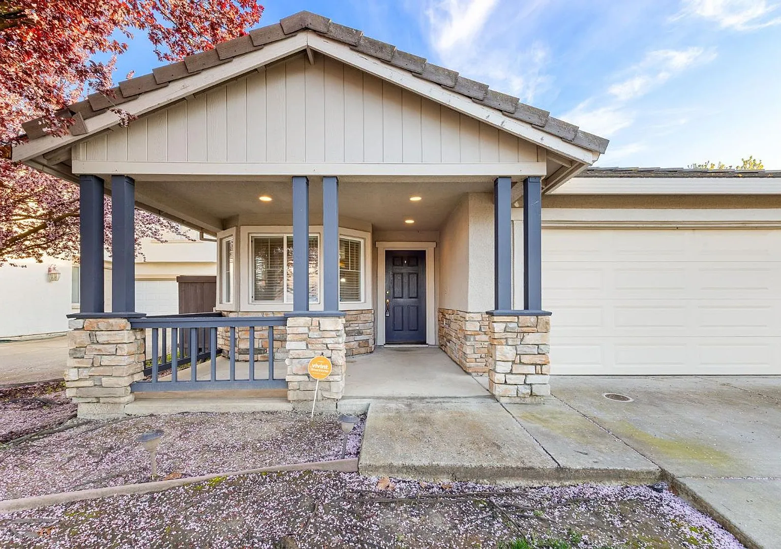 Bedroom 2 Bath Home in North Natomas — Photo 4