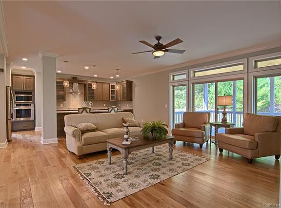 4th image of 43 Triple Fairways Dr