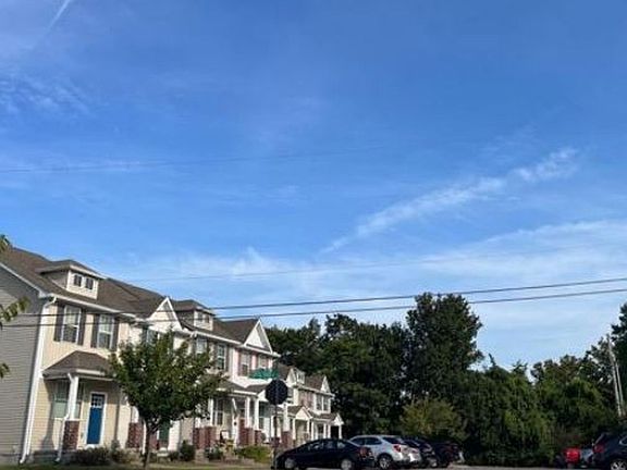 Exterior Neighborhood (street photo)