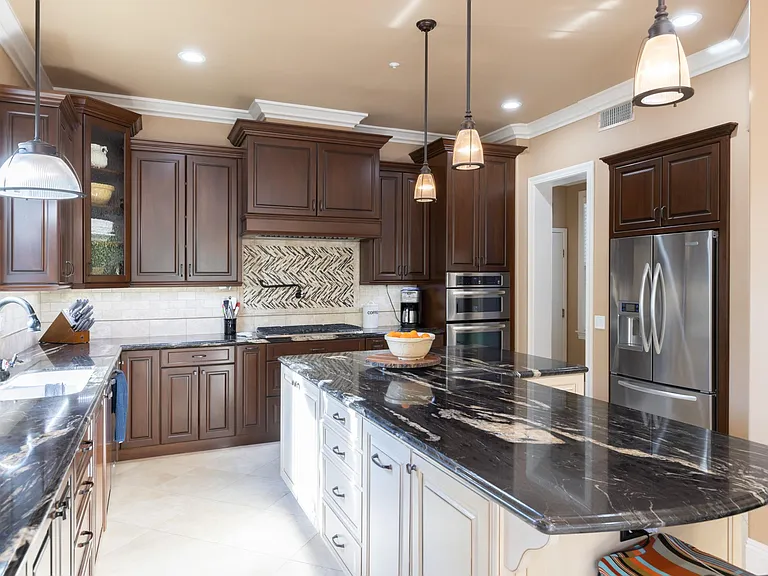 18652 Topanga Canyon Rd — Photo 9