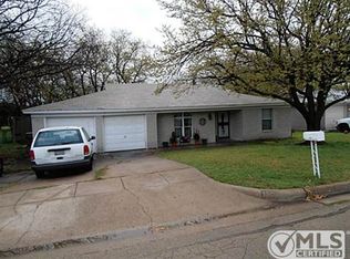 1307 Sproles Dr, Benbrook, TX 76126