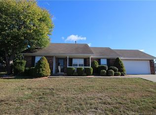 12001 York Cir, Sellersburg, IN 47172