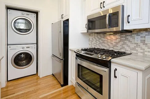 2140 Pacific Avenue Apartments — Photo 3