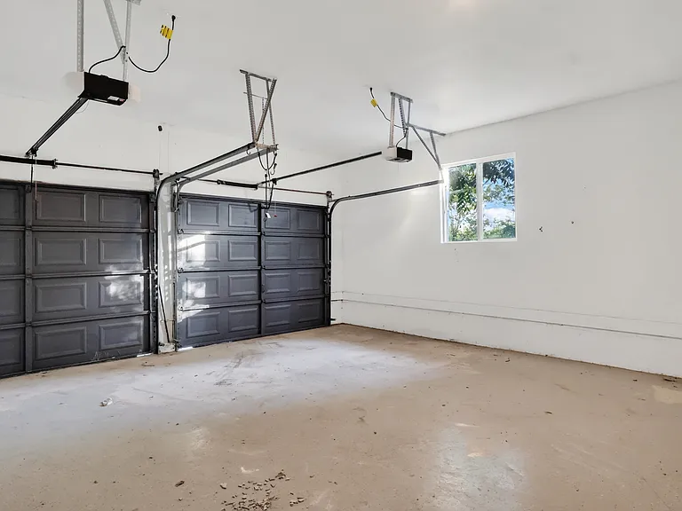 209 W 9th St — Photo 27
