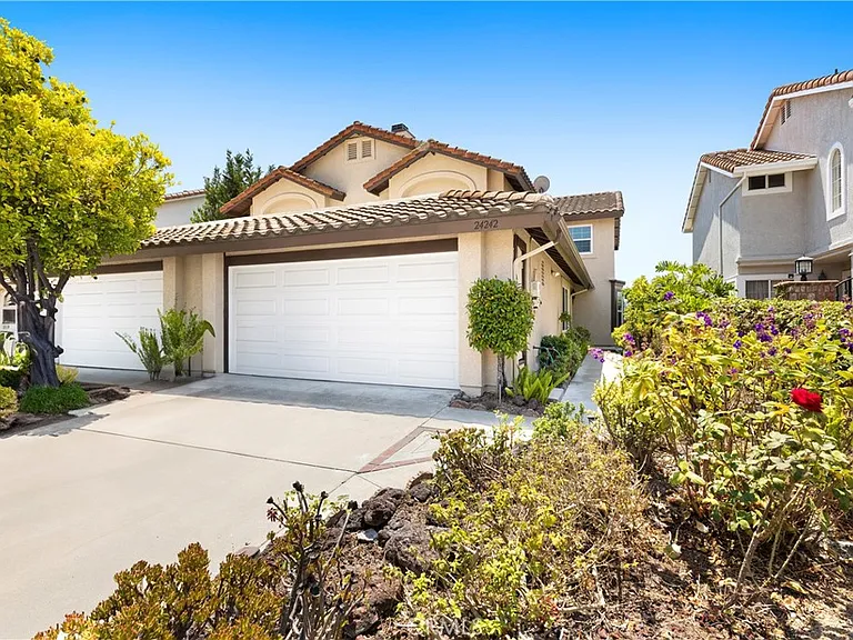 24242 Briones Dr — Photo 5