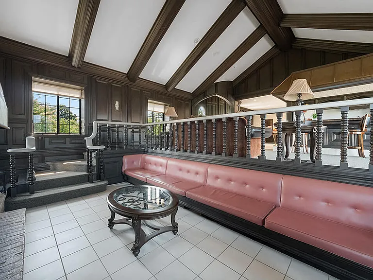Plenty of Comfy Seating!