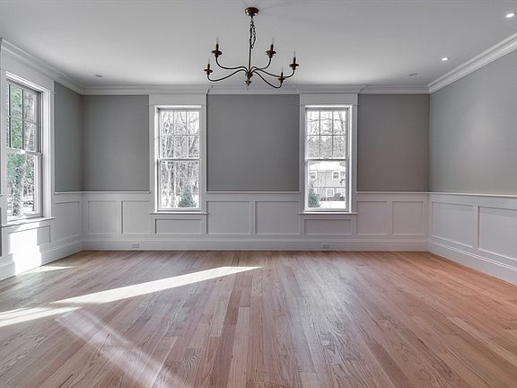 4th image of 93 Walpole St