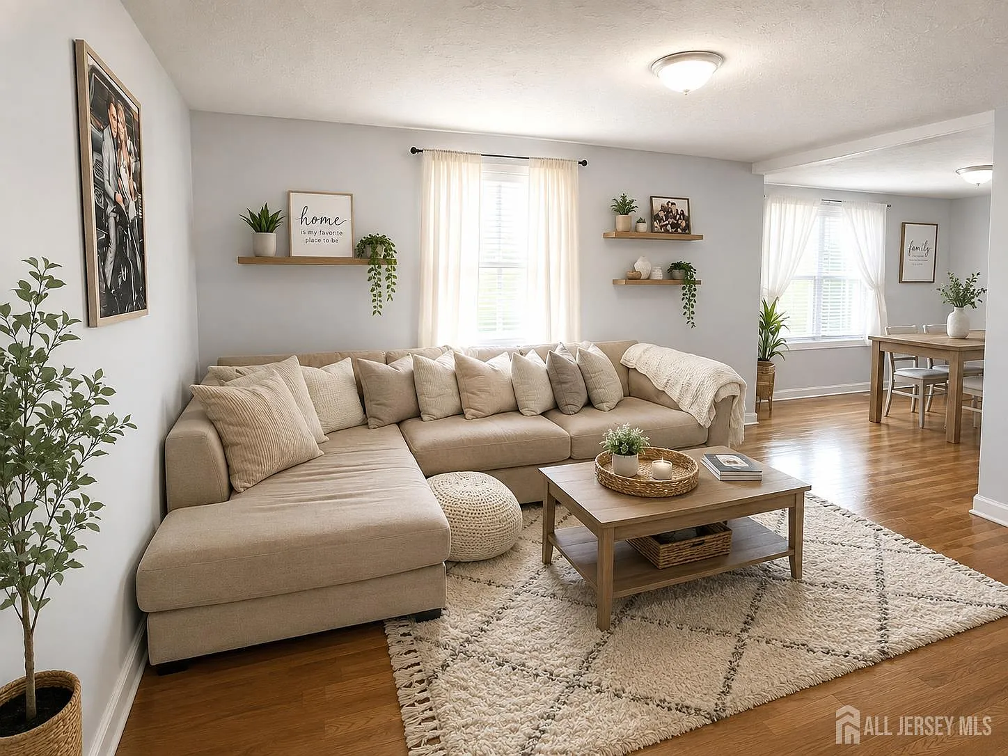 4 bed, 2.0 bath, 1552 sqft, $3,500 — Photo 3