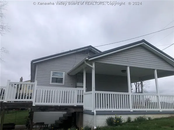 141 Howard St, Letart, WV 25265