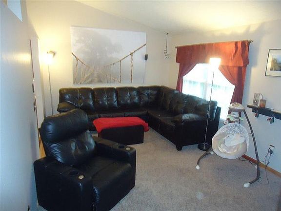 3rd image of 1860 Rolling Hills Dr