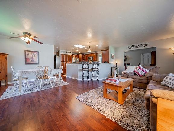 4th image of 745 Walwick Ct