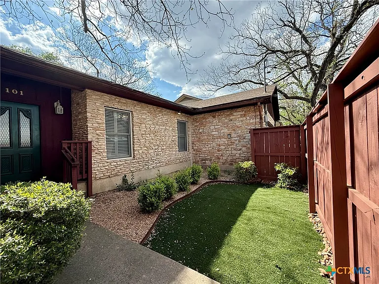 101 Blanco St — Photo 3