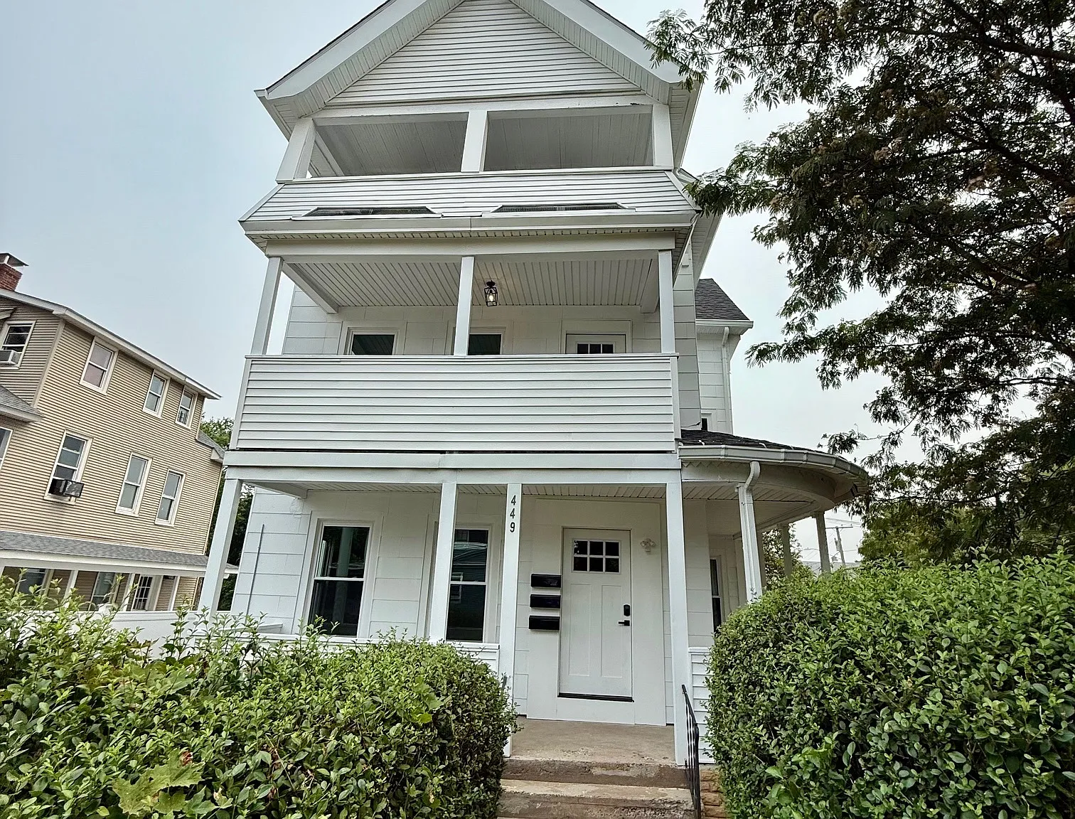 3 bed, 3112 sqft, $2,100 — Photo 2