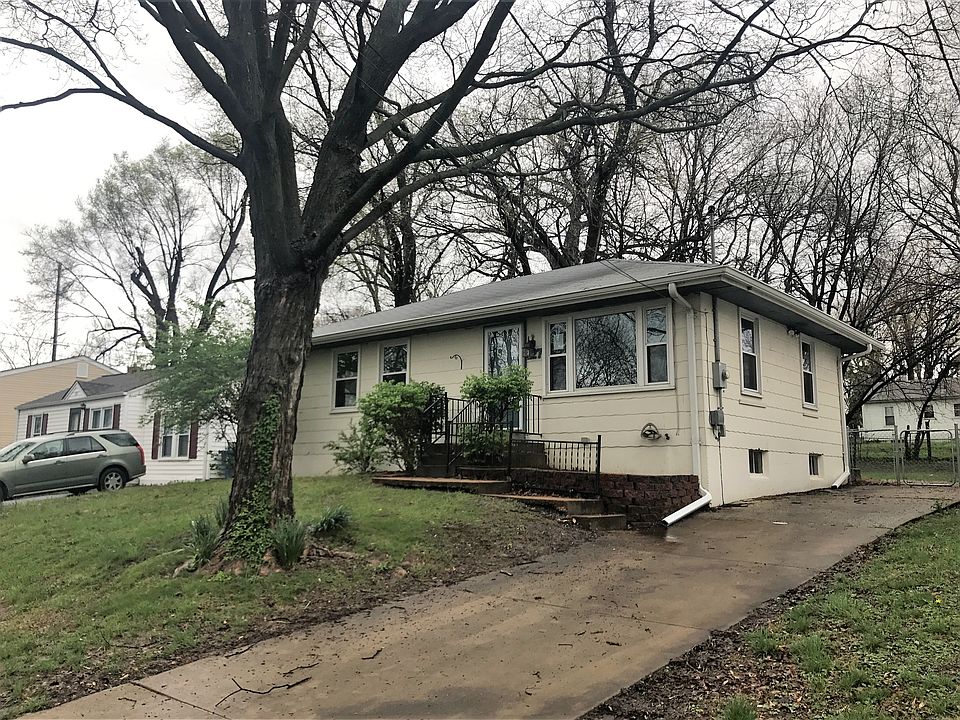 1st image of 227 Manning Ave