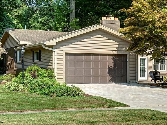 2nd image of 33100 Redwood Blvd