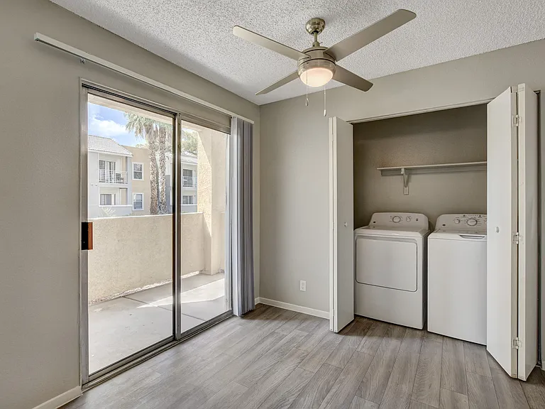 Citrus Apartments — Photo 13