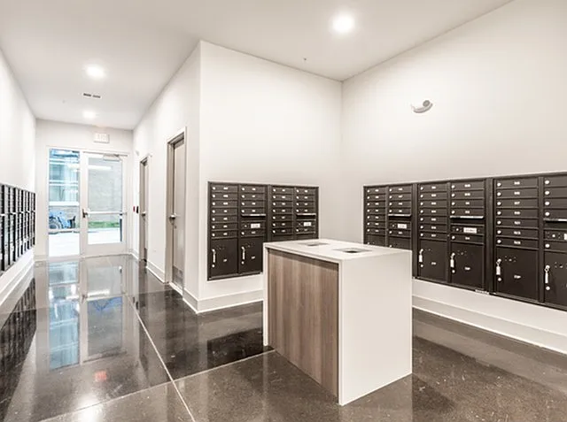 Grid Mail Room
