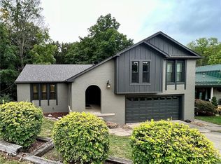 328 Point Bluff Dr, Decatur, IL 62521