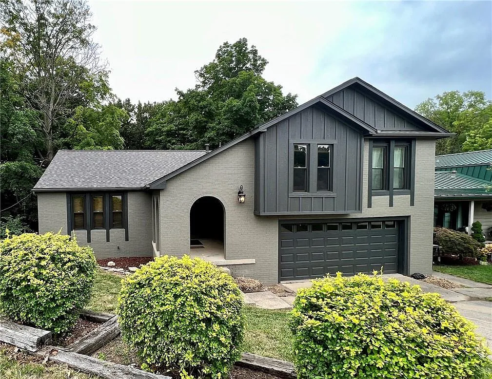 328 Point Bluff Dr photo 1