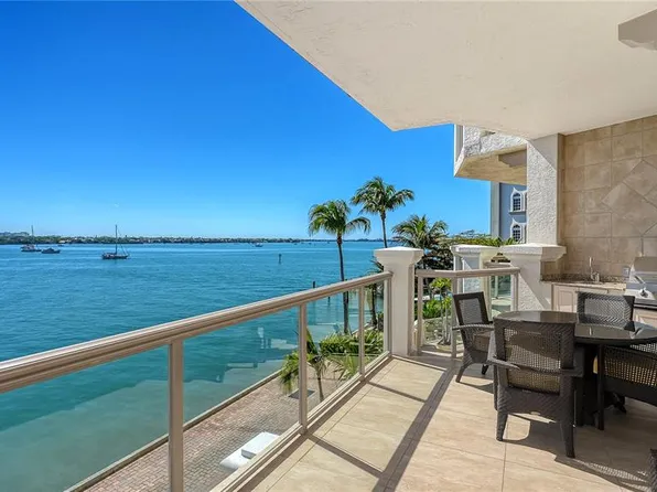 464 Golden Gate Point Unit 304, Sarasota, FL 34236