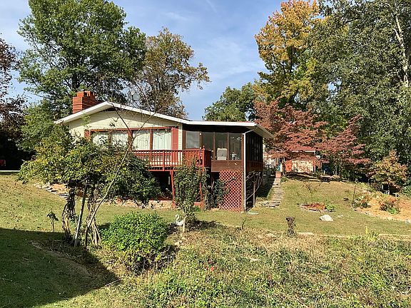 4th image of 7530 Lake Heights Dr