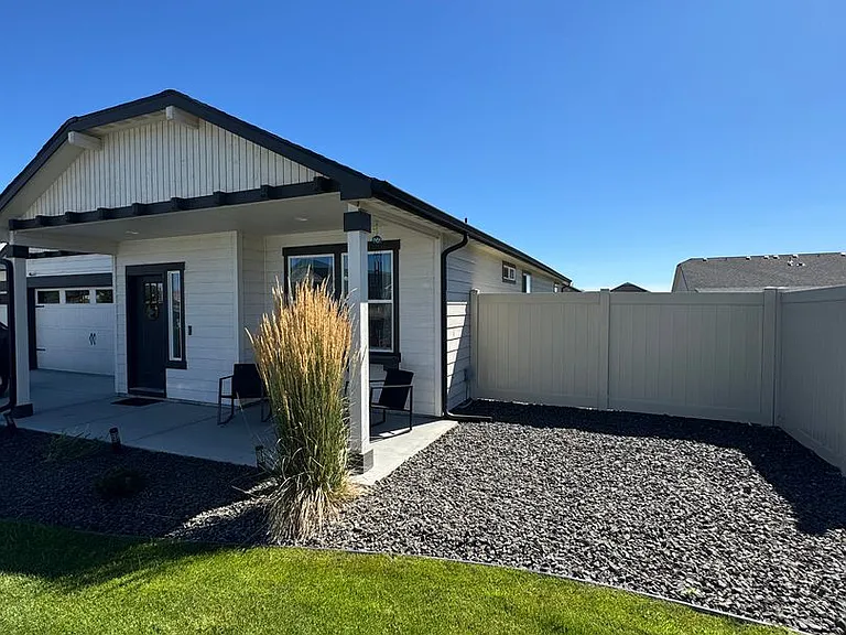 2303 S 58th Ave — Photo 3