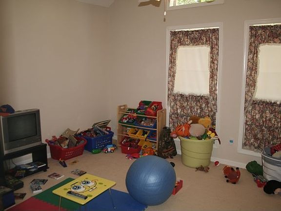 5th image of 143 Williamstown Dr