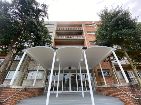 401 N Armistead St APT 505, Alexandria, VA 22312