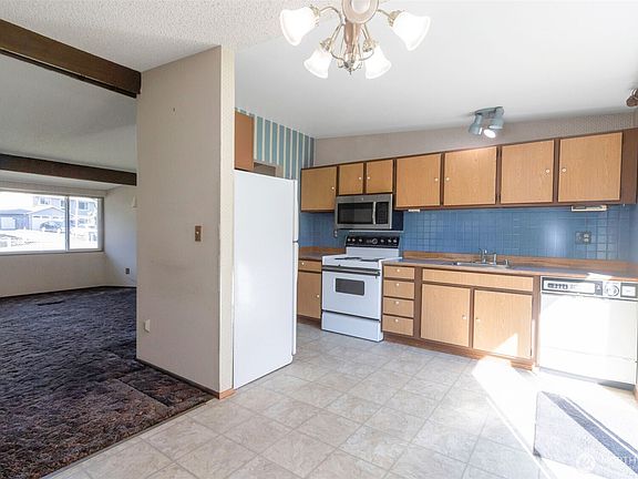 4th image of 308 225th Street SW