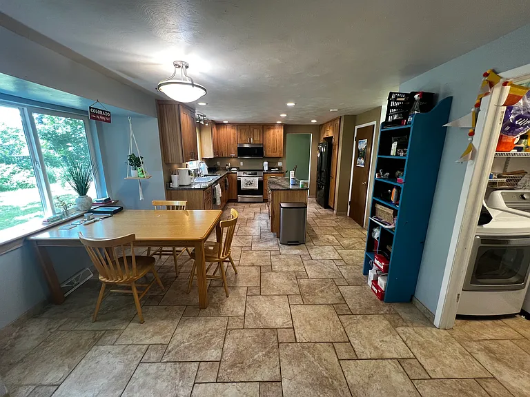 901 Sycamore Ave — Photo 4