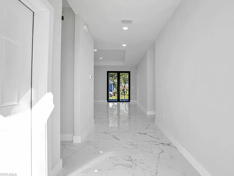 1100 NE 19th St — Photo 3