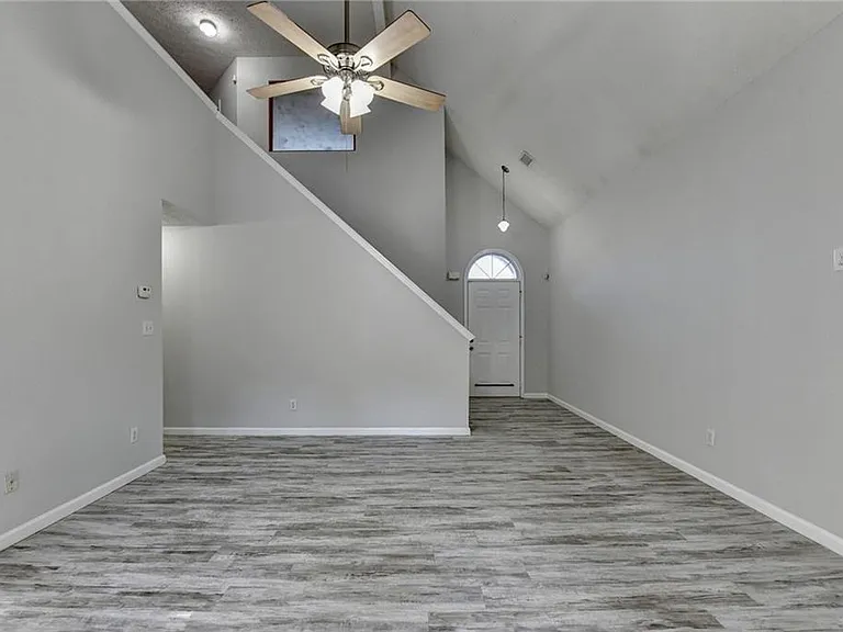 1112 Ashbury Dr — Photo 12