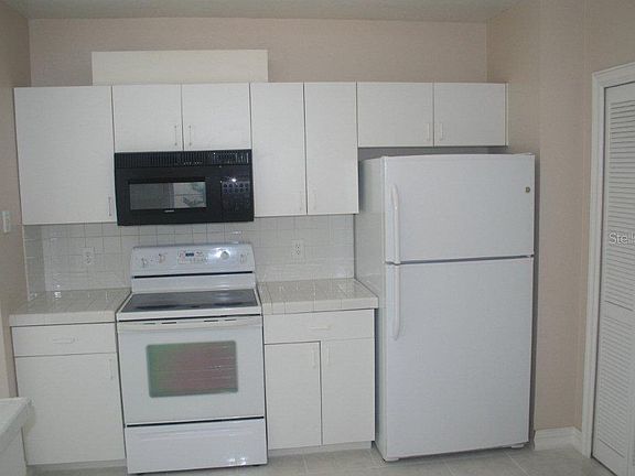 4th image of 2406 Berkshire Ct