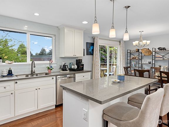 2nd image of 2950 Corfu Boulevard NE